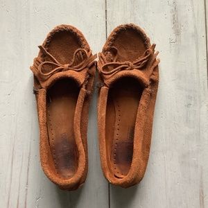 Minnetonka Chesnut Moccasins Size 6